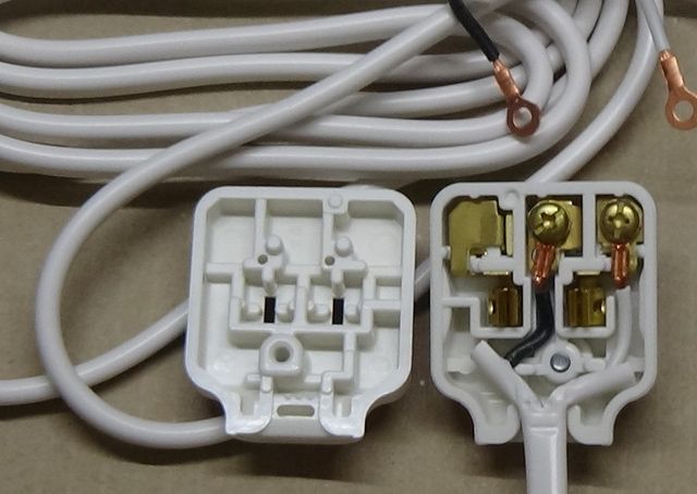 コンセントの中身