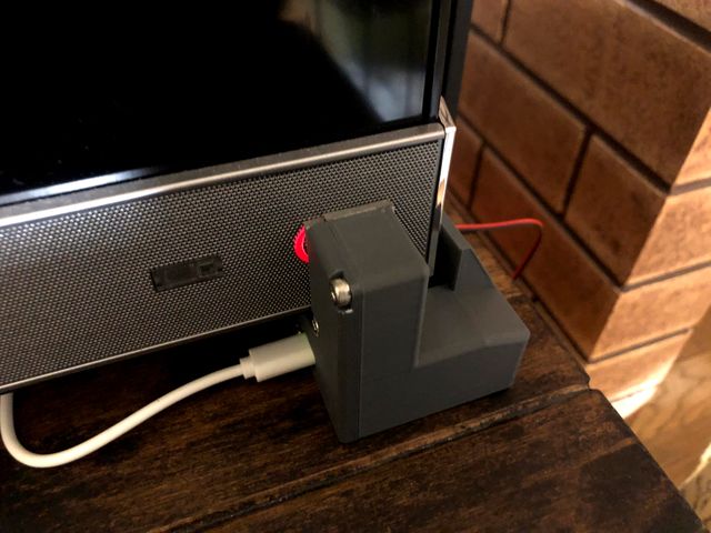 テレビに実際に取り付けた様子