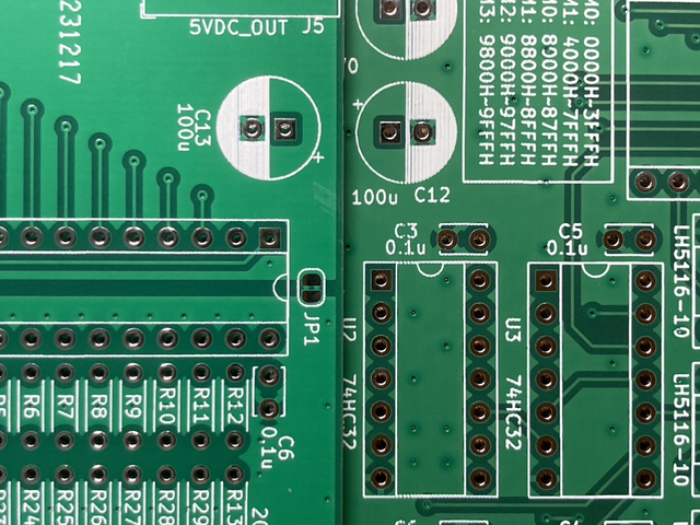 基板端の比較 (左：JLCPCB, 右：PCBgogo)