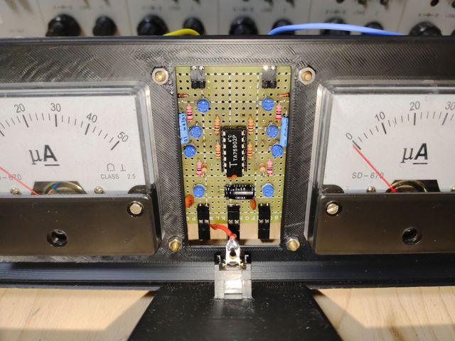 フロントパネルを外して調整可能