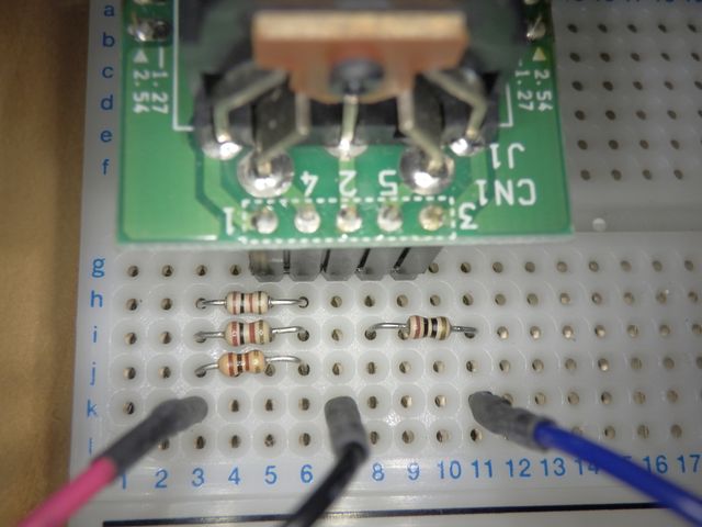 ブレッドボードで組んだMIDI送信回路の抵抗周辺拡大