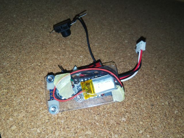 裏側にバッテリ