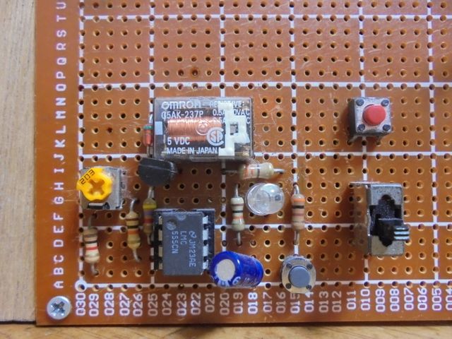回路写真。3300μF電解コンデンサは筐体内。