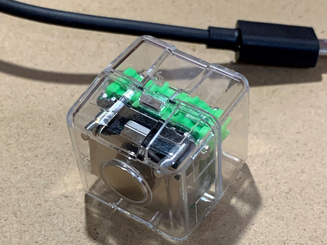 磁石付きの付属ケース