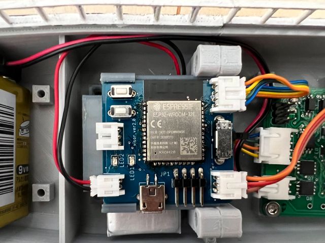 ESP32にI2Cのコネクタ1つとサーボのコネクタ2つ生やした基板