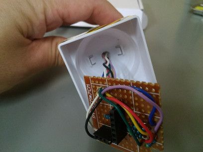 土台に穴を開けて、リード線を通す