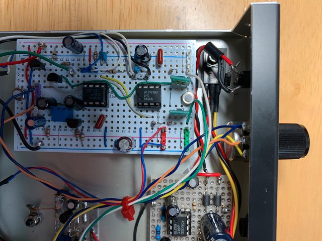 One Shot用のLMC555の右には、変換基板に乗った2SD2704が2CH分