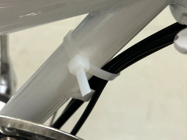 ケーブル固定の様子