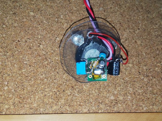 スピーカー裏に取り付け