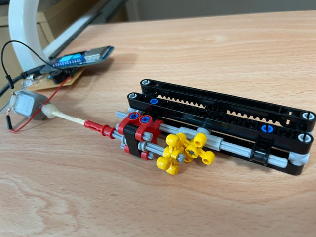 LEGO 振動機構