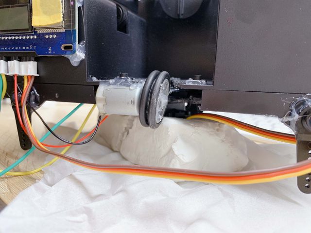 土台を粘土で固める