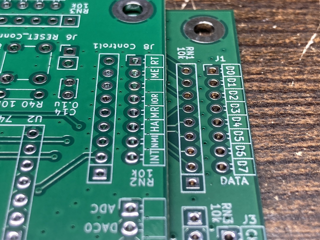 ビア周辺の比較 (左：JLCPCB, 右：PCBgogo)