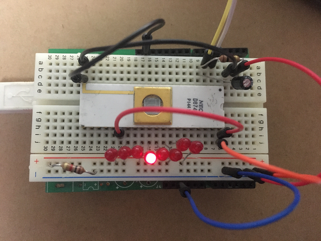D8748は5V駆動です
