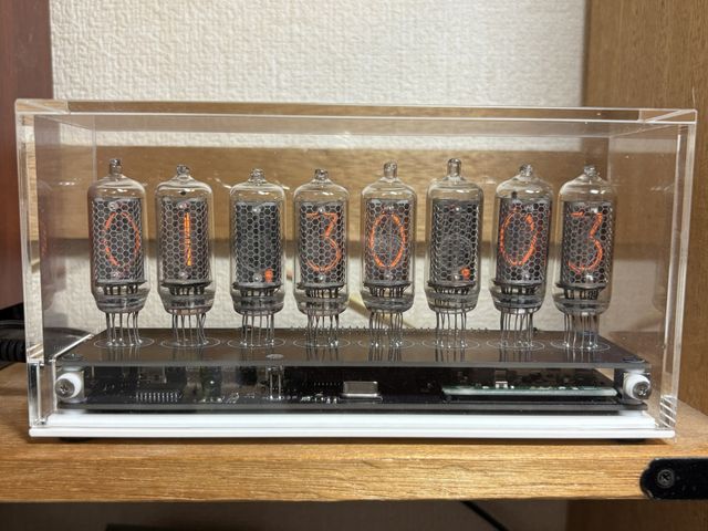 完成したニキシー管時計（IN-8-2を8本使用）
