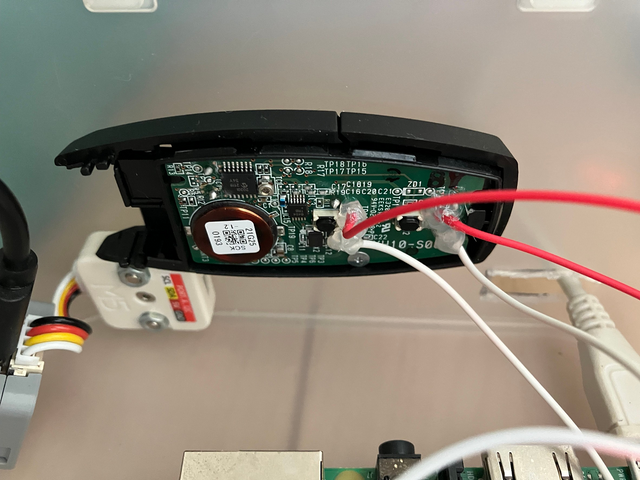 リモコン側の配線(赤線がGPIO、白線が3V3またはGND)