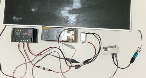 大きい部品は太陽電池パネル