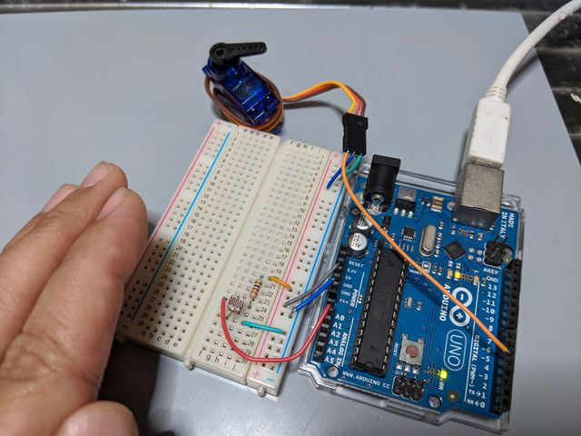 明るいと時計回り