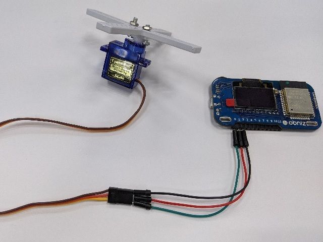obnizとサーボモータの接続例