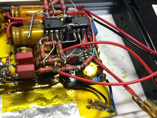 先には真空管ソケットから摘出した金具をつけてある