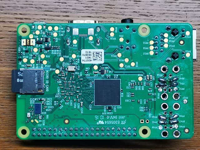 改造したPiなので若干見た目が違いますがお気になさらず...