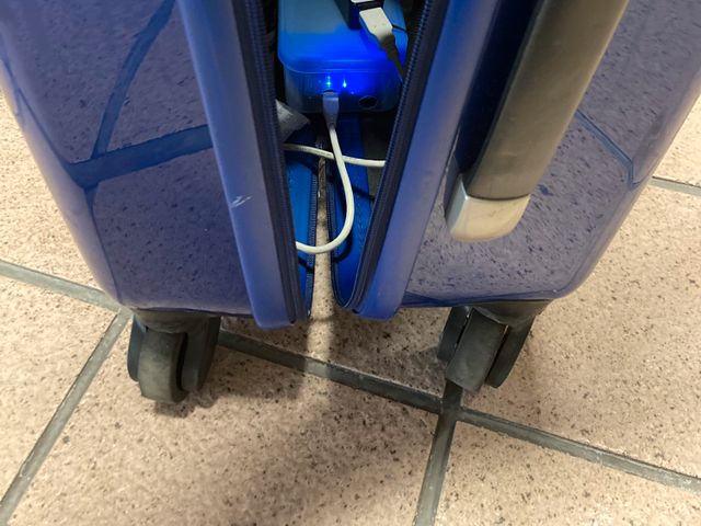 スーツケース内に配置してもOK