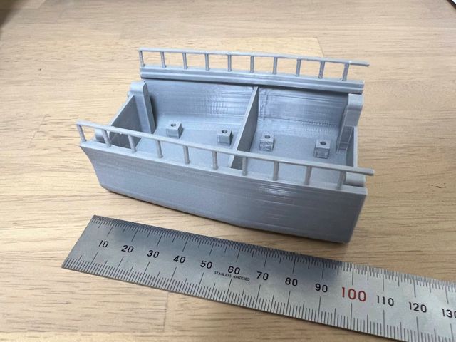 分割して印刷した船体ブロックの例