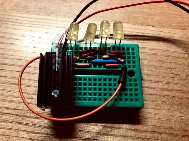 ブレッドボードに組んだ