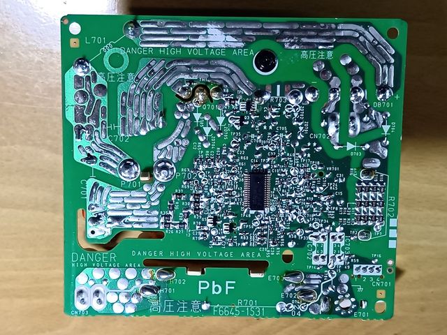 基板裏 PFC制御ICが見える