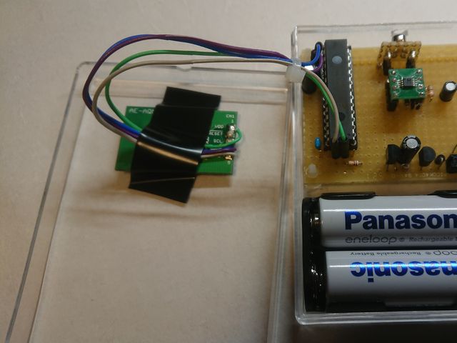 内部、液晶の固定はビニテw